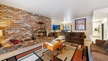 House, 3 Bedrooms | Living area
