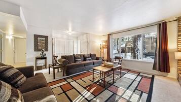 House, 3 Bedrooms | Living area
