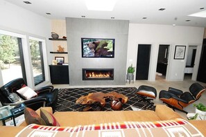 House, 2 Bedrooms | Living area - 676 El Dorado Avenue 2 Bedroom Home (South Lake Tahoe)