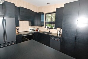 House, 2 Bedrooms | Private kitchen - 676 El Dorado Avenue 2 Bedroom Home (South Lake Tahoe)