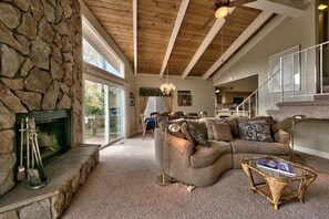 House, 4 Bedrooms | Living area - 1673 Venice Drive 4 Bedroom Home (South Lake Tahoe)