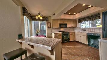 Rumah, 4 kamar tidur | Dapur pribadi