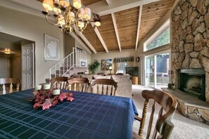 House, 4 Bedrooms | Dining - 1673 Venice Drive 4 Bedroom Home (South Lake Tahoe)