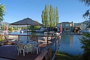 Outdoor dining - 1673 Venice Drive 4 Bedroom Home (South Lake Tahoe)