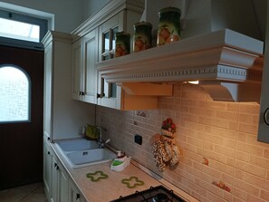 Private kitchen - Beautiful and comfortable apartment in period villa. (Vanzago)