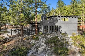 Exterior - 3748 Terrace Drive 5 Bedroom Home (South Lake Tahoe)