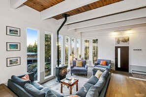 House, 5 Bedrooms | Living area - 3748 Terrace Drive 5 Bedroom Home (South Lake Tahoe)