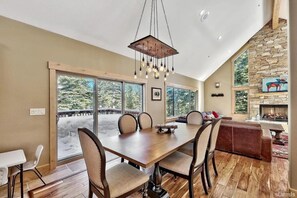 Casa, 4 habitaciones | Restaurantes