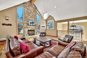 House, 4 Bedrooms | Living area - 539 Wintoon Drive 4 Bedroom Home (South Lake Tahoe)