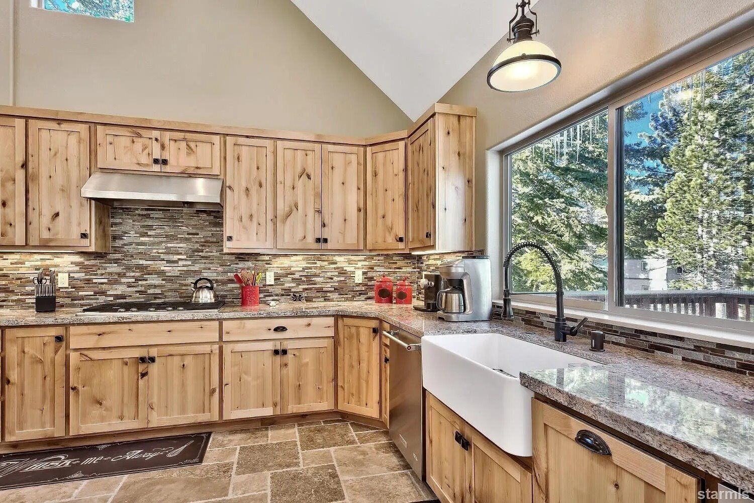 House, 4 Bedrooms | Private kitchen