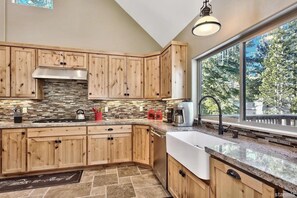 Casa, 4 habitaciones | Cocina privada