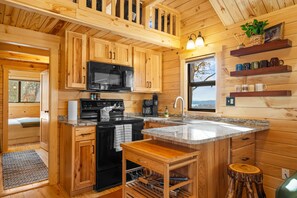 House, 1 Bedroom | Private kitchen | Fridge, oven, coffee/tea maker, toaster - P-bay The Roost 1 Bedroom Home (Branson West)