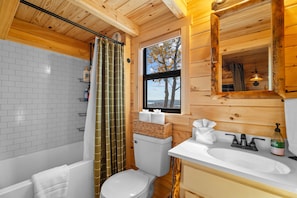 Bathroom - P-bay The Roost 1 Bedroom Home (Branson West)