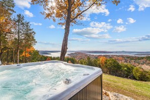 House, 1 Bedroom | Outdoor spa tub - P-bay The Roost 1 Bedroom Home (Branson West)