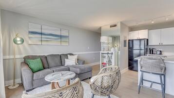 Condo, 1 Bedroom | Living area | Smart TV