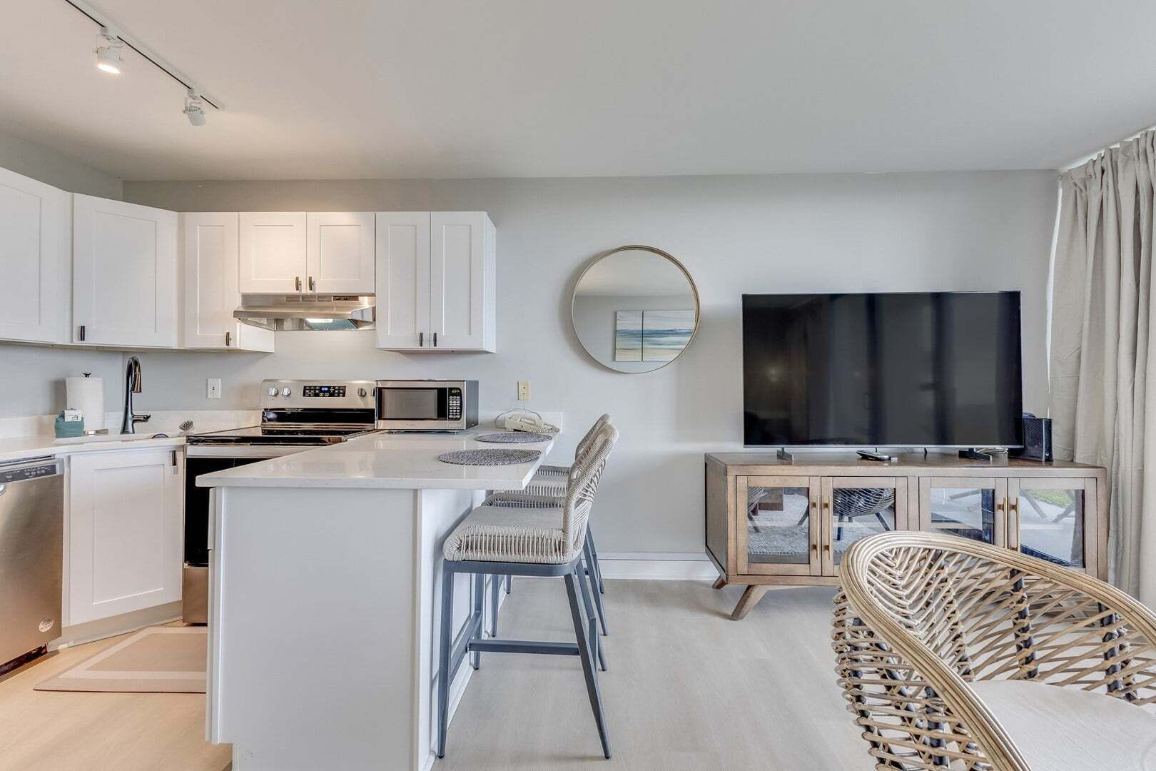 Condo, 1 Bedroom | Private kitchen | Fridge, oven, coffee/tea maker, toaster