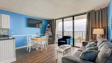 Condo, 1 Bedroom | Living area