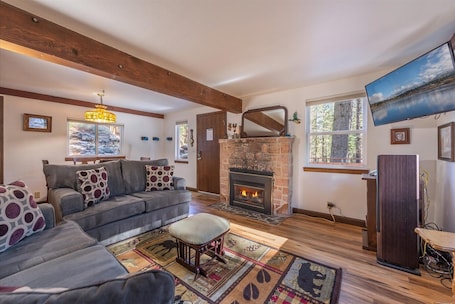Cabin, 3 Bedrooms | Living area | Smart TV. Fred's Retreat 3 Bedroom Cabin