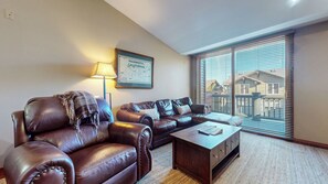 Smart TV, fireplace, DVD player, books - Pet Friendly! Quiet Mountain Retreat, Private Washer/Dryer, Gas Grill (Mammoth Lakes)