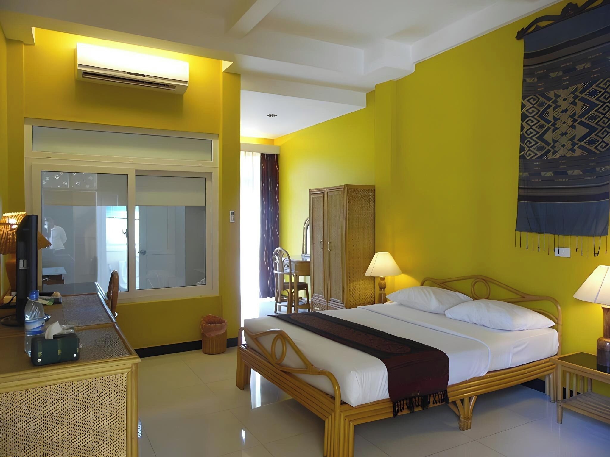 Iron/ironing board, free WiFi