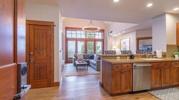 Condo, 3 quartos | Parte interna