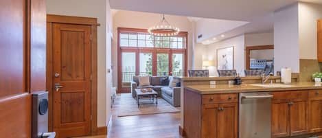 Condo, 3 habitaciones | Interior