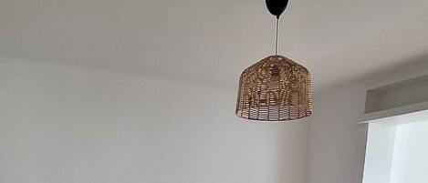 Fer et planche Ă repasser, accĂšs Ă Internet, literie fournie