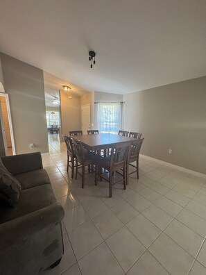Dining - Welcome to resort style living in Kissimmee! (Kissimmee)