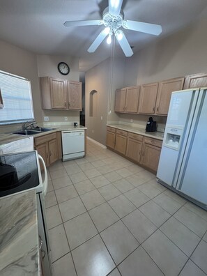 Private kitchen - Welcome to resort style living in Kissimmee! (Kissimmee)