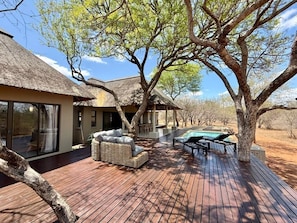 Terrace/patio - Luxury Bush villa for rent in Hoedspruit, near Kruger National Park (Hoedspruit)