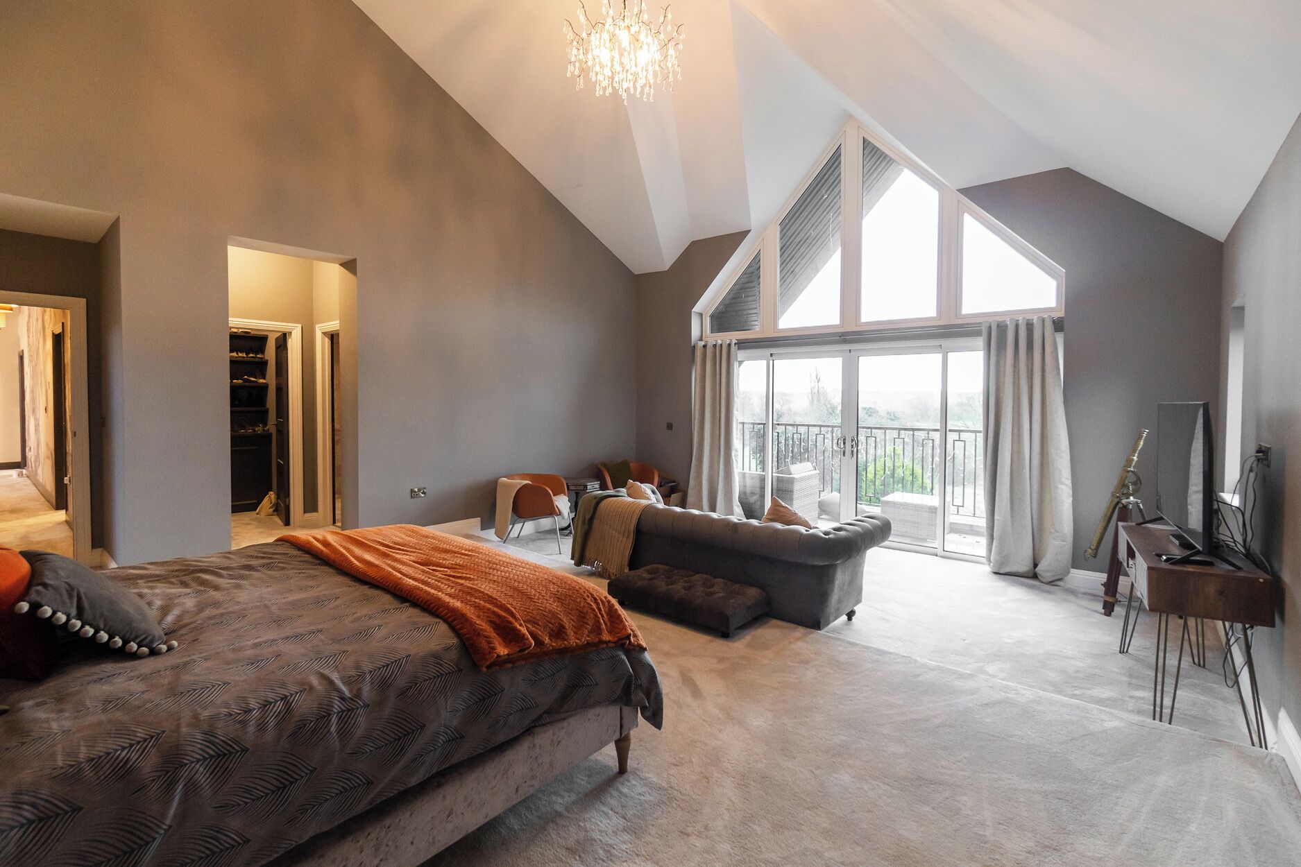 7 habitaciones, decoración personalizada y muebles diferentes 