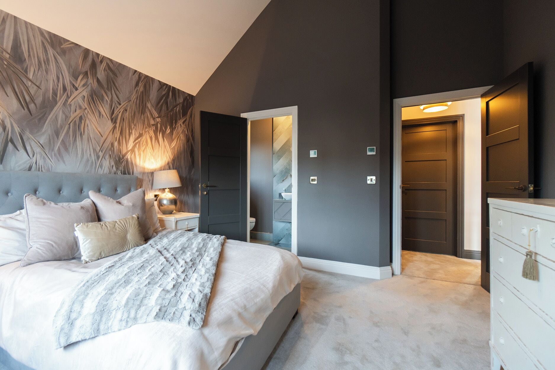 7 Schlafzimmer, individuell dekoriert, individuell eingerichtet