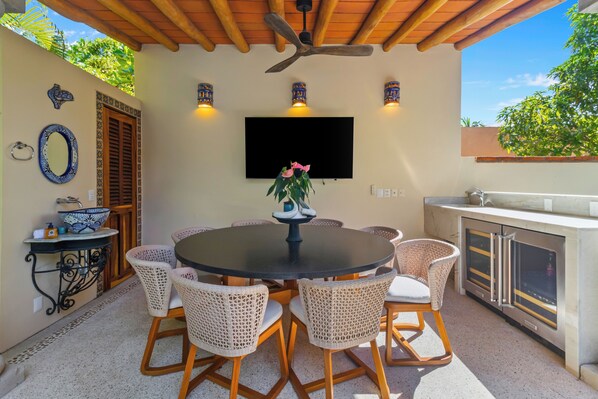Outdoor dining - Spacious 5-bedroom villa in wonderful Puerto Vallarta with AC (Puerto Vallarta)