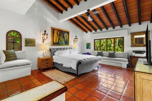 Iron/ironing board, WiFi, bed sheets - Spacious 5-bedroom villa in wonderful Puerto Vallarta with AC (Puerto Vallarta)