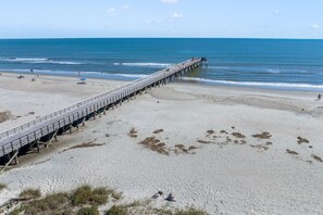 On the beach - Oceanfront 2nd Floor Luxury Condo - Community Pool & Fishing Pier! (Isle of Palms)