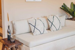 Interior - The Wave | Tropical Escape w/ Pool by LUCHA (Noord)