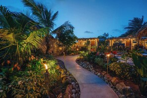 Property grounds - The Wave | Tropical Escape w/ Pool by LUCHA (Noord)