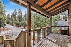 Property grounds - Brownie Resort Retreat | Walk-to-Ski Snow Summit Duplex Getaway (Big Bear Lake)