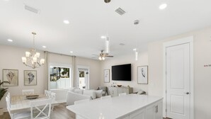 Dining - Horizon Dreams A | One Block from Beach, Private Pool, Fenced-In Yard (Panama City Beach)