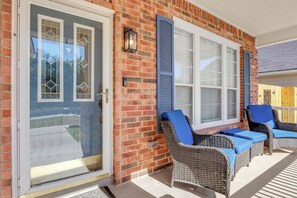 Terrace/patio - Spacious Home w/ Game Loft | Close to Alamo, River Walk, Six Flags & SeaWorld (San Antonio)