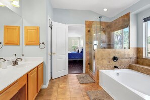 Shower, hair dryer, towels - Spacious Home w/ Game Loft | Close to Alamo, River Walk, Six Flags & SeaWorld (San Antonio)