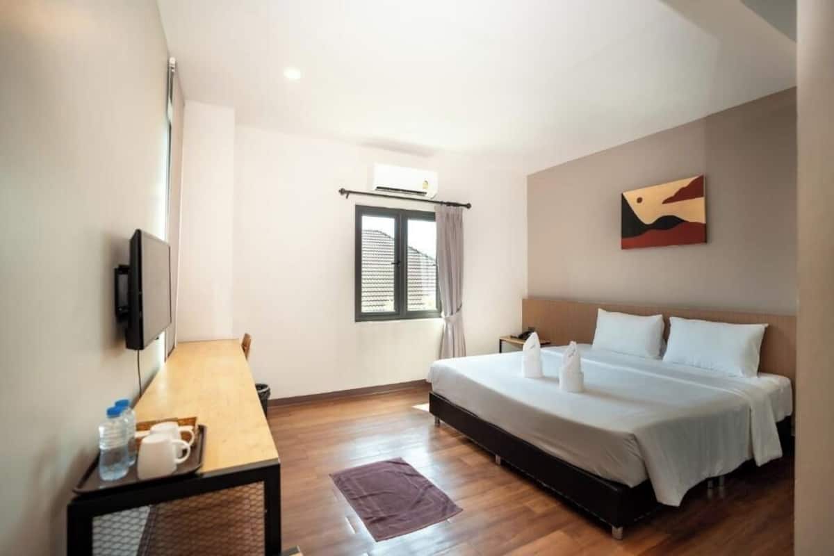 Standard Double or Twin Room | Iron/ironing board, free WiFi