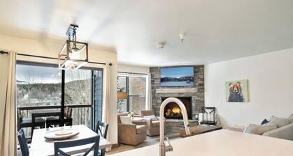 River Mountain Lodge Downtown Condo - Ski In, Mountain Views, Pool/Hot Tub
