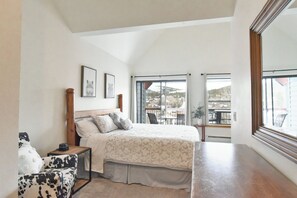 2 makuuhuonetta, työpöytä, ilmainen Wi-Fi, vuodevaatteet