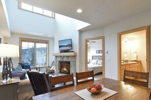 Dining - Park Avenue Lofts Condo - Mountain Views, Private Hot Tub, Downtown! (Breckenridge)