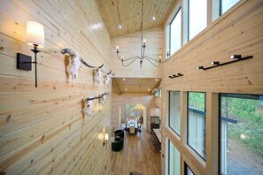 Interior - Lazy B|4+BD|5.5BTH|SLP 18|Hot Tub|VIEWS|EV Charger (Broken Bow)