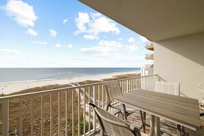 Outdoor dining - Tidewater 708 by Liquid Life (Orange Beach)