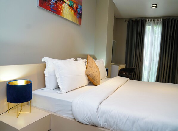 Iron/ironing board, WiFi, bed sheets