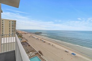Property grounds - 7th floor Beach Views! Sunset Views! Listen to the waves from every room! (Daytona Beach)
