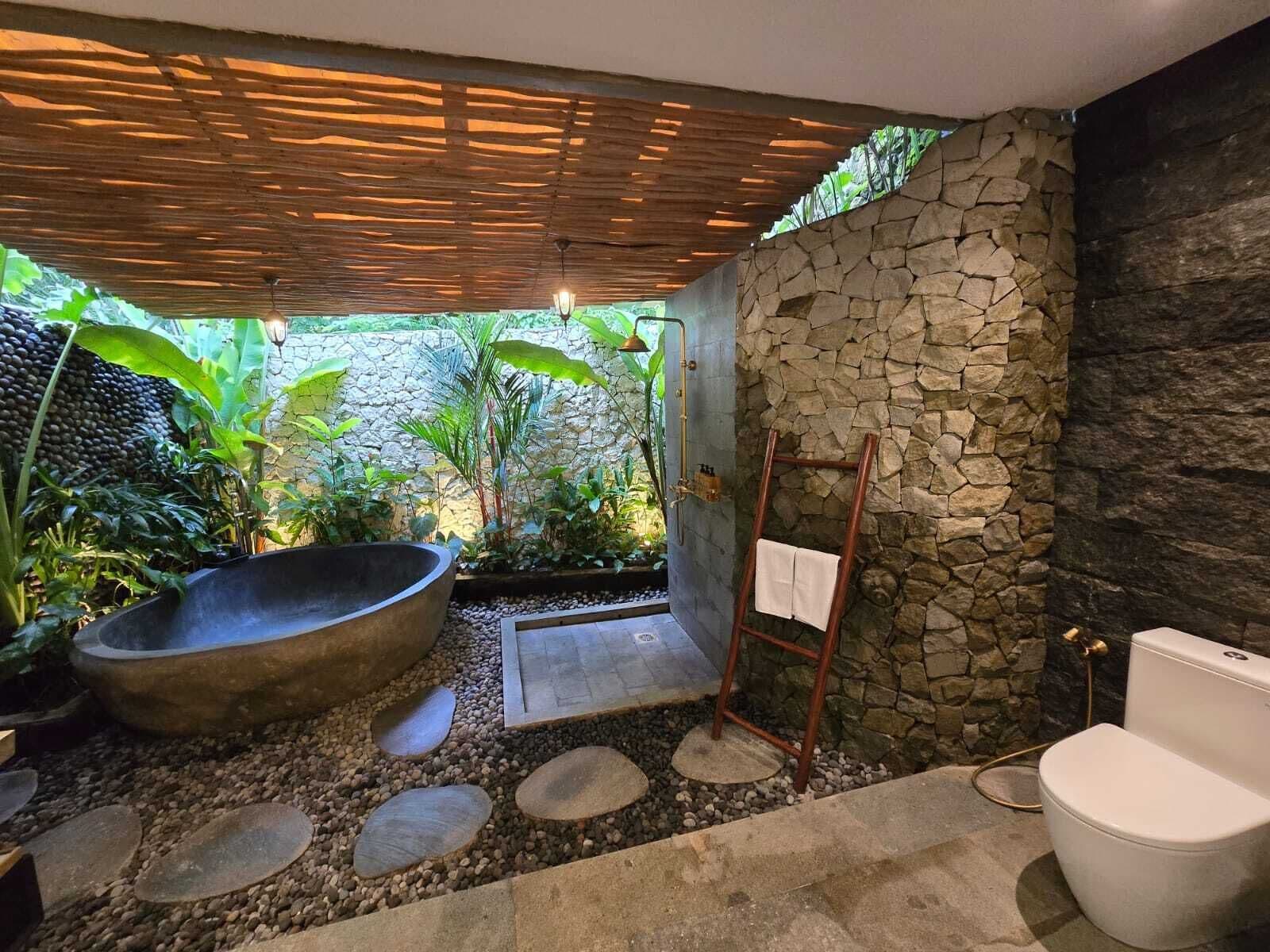 One Bedroom Villa with River View | Bathroom